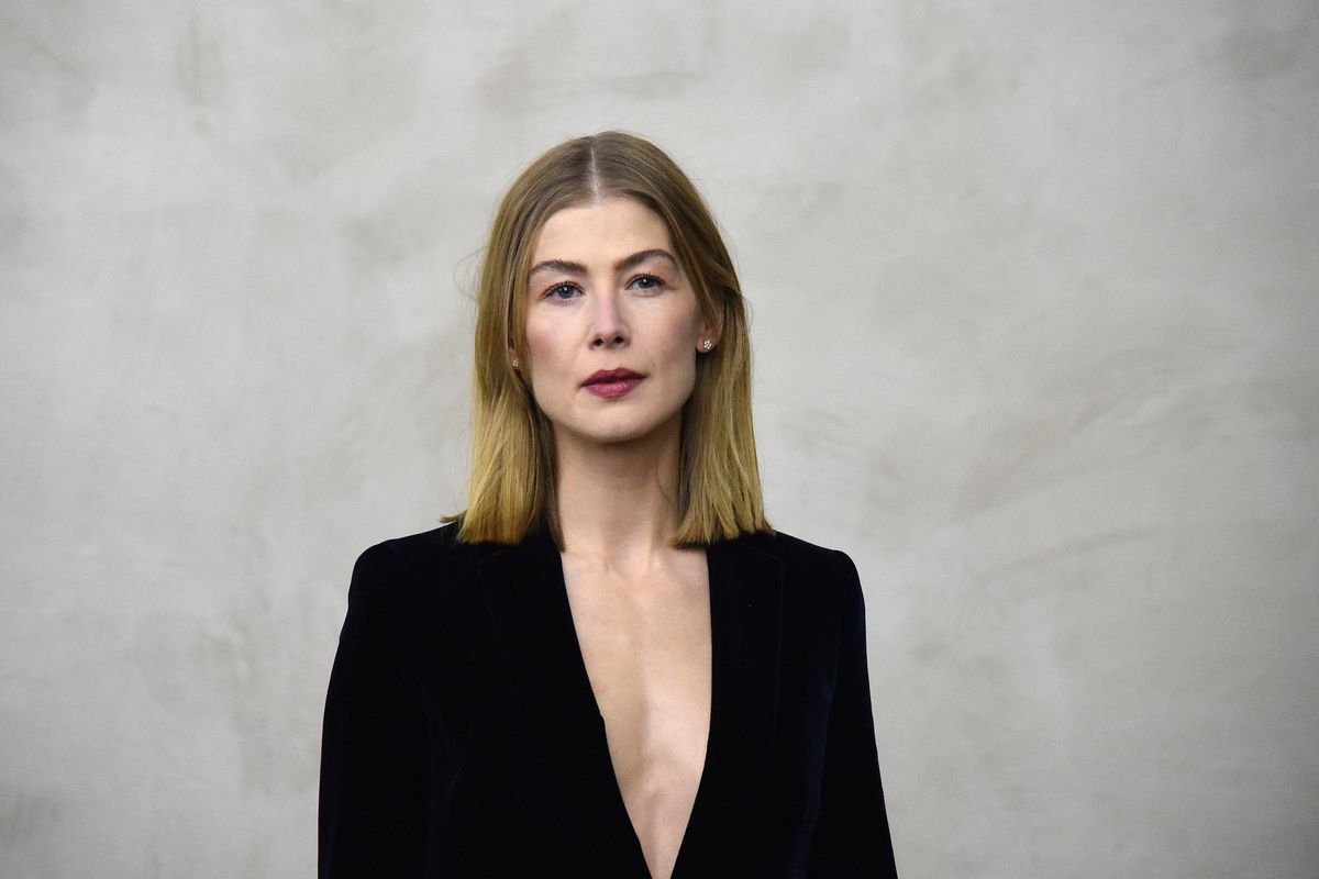 Rosamund Pike isn't here for Hollywood's photoshopping issue