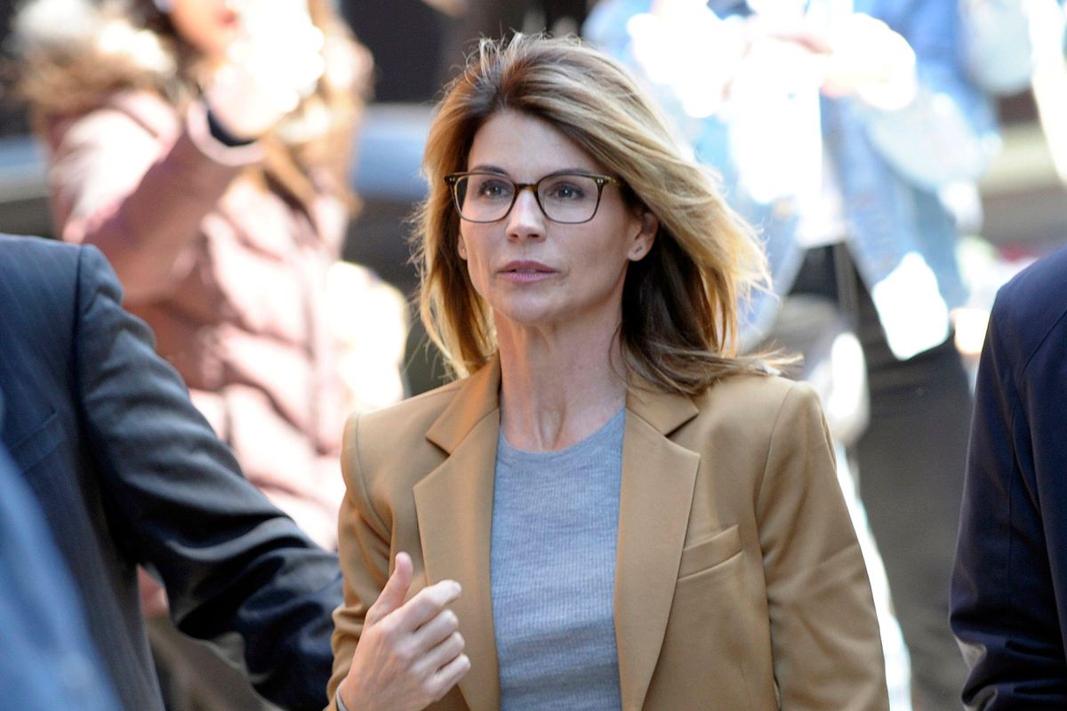 Lori Loughlin photos of her community service dropped — and I think it’s performative